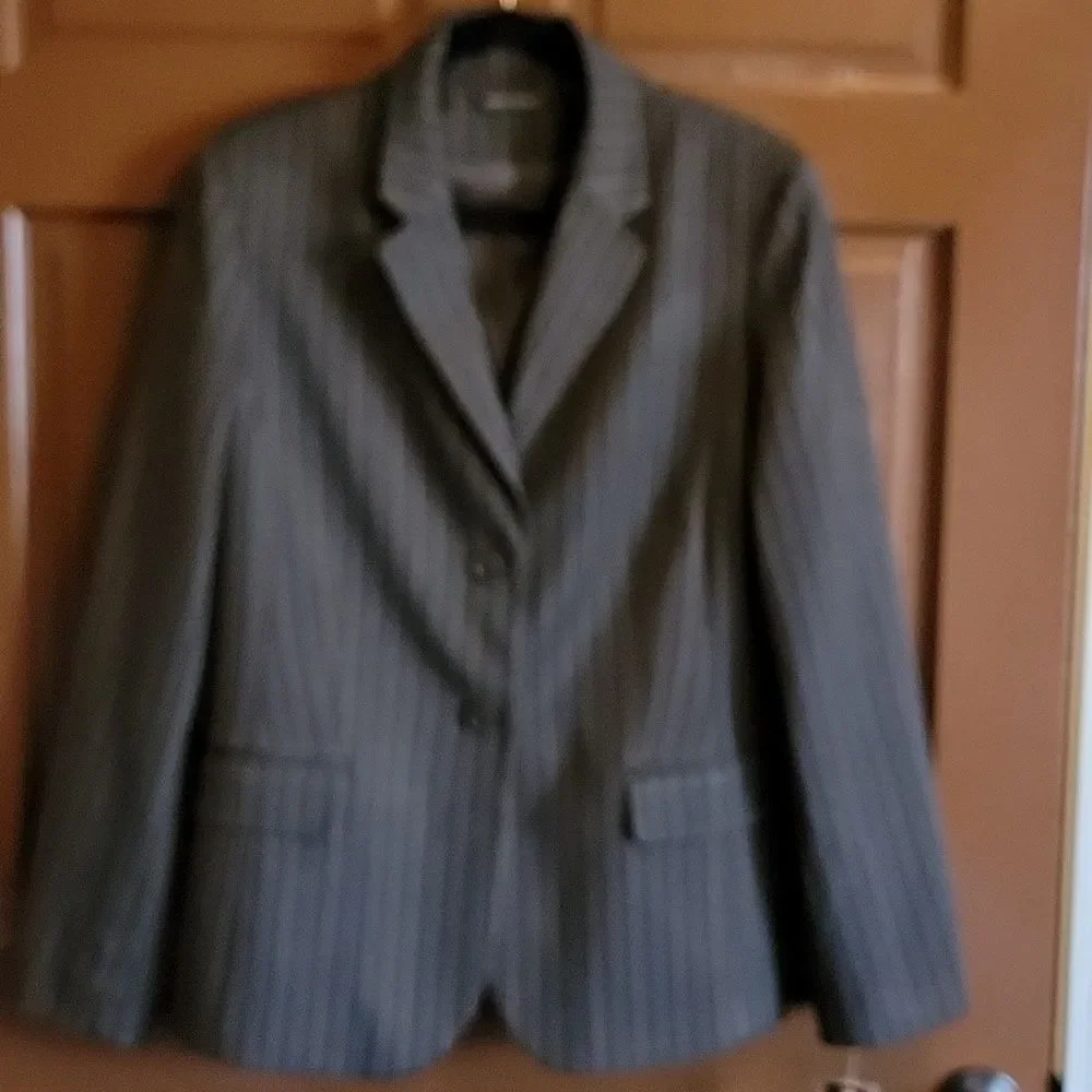 Valerie Stevens-Brown/tiffany striped blazer Size 16. NWT.